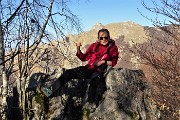 36 Dalla roccetta di Cima Muschiada (1458 m) con vista in Due Mani sullo sfondo